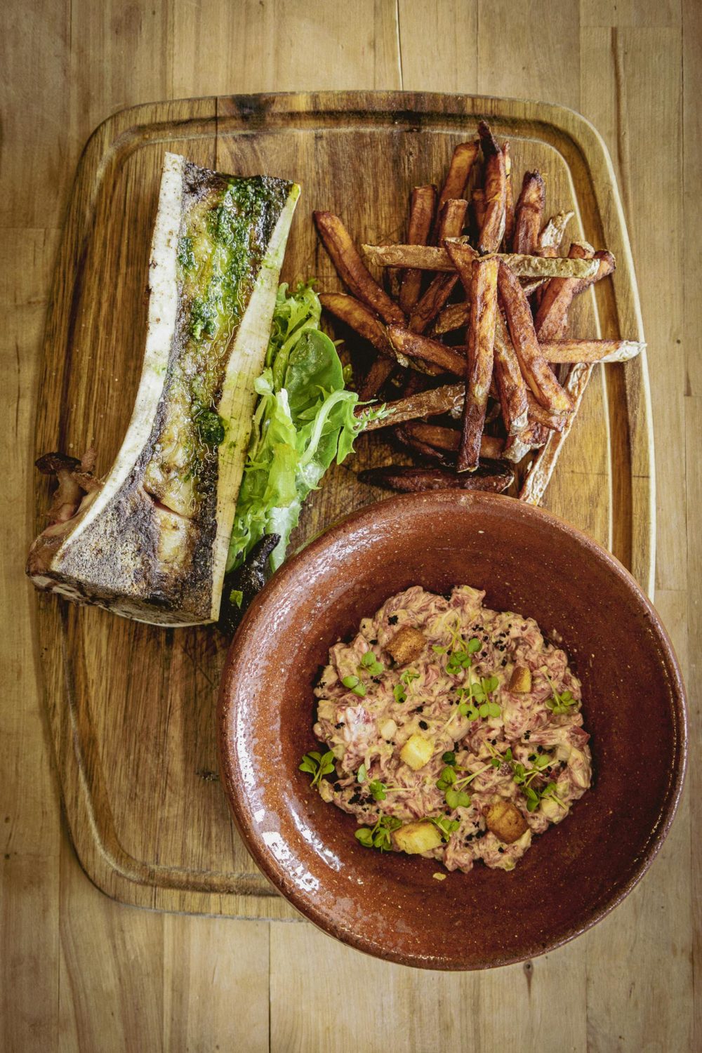 Tartare de bœuf et os à moelle